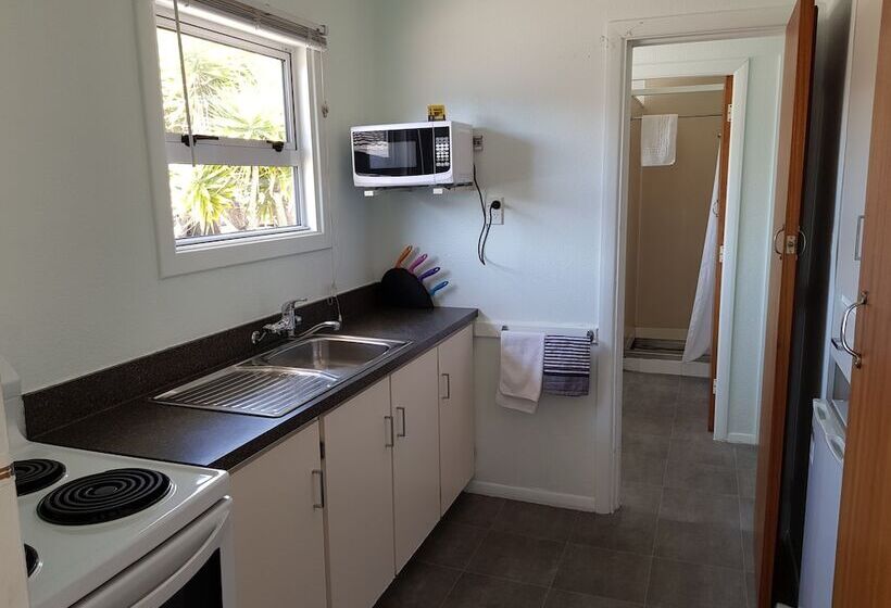 Courtesy Court Motel