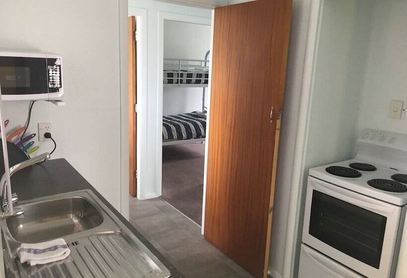 Courtesy Court Motel