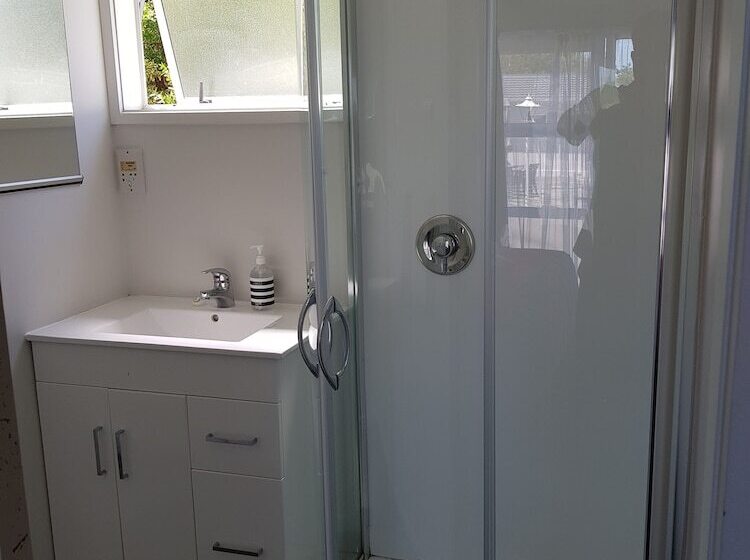 Courtesy Court Motel