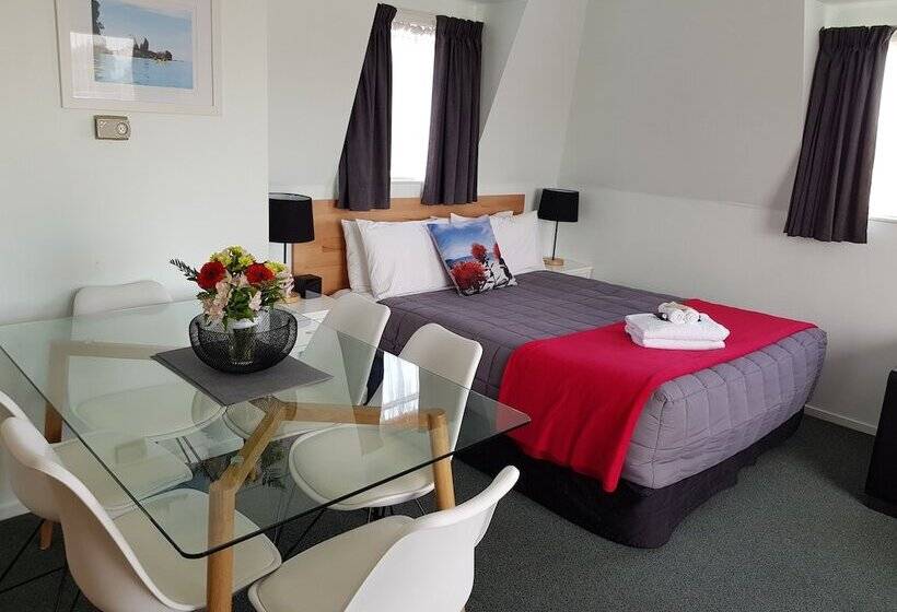 Courtesy Court Motel