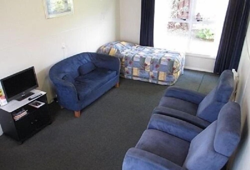 Courtesy Court Motel