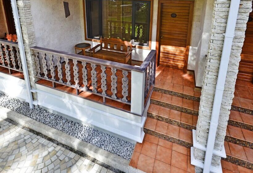 Hotelli Costabella Tropical Beach