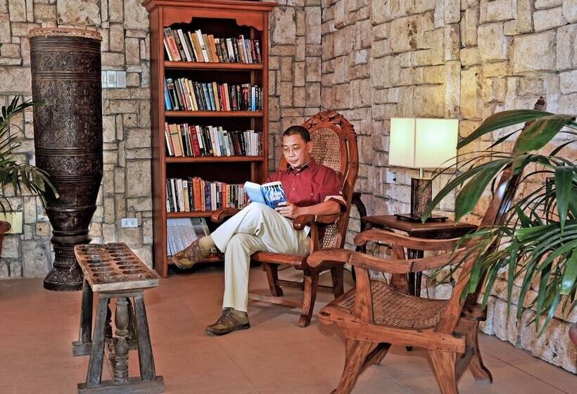 Hotelli Costabella Tropical Beach