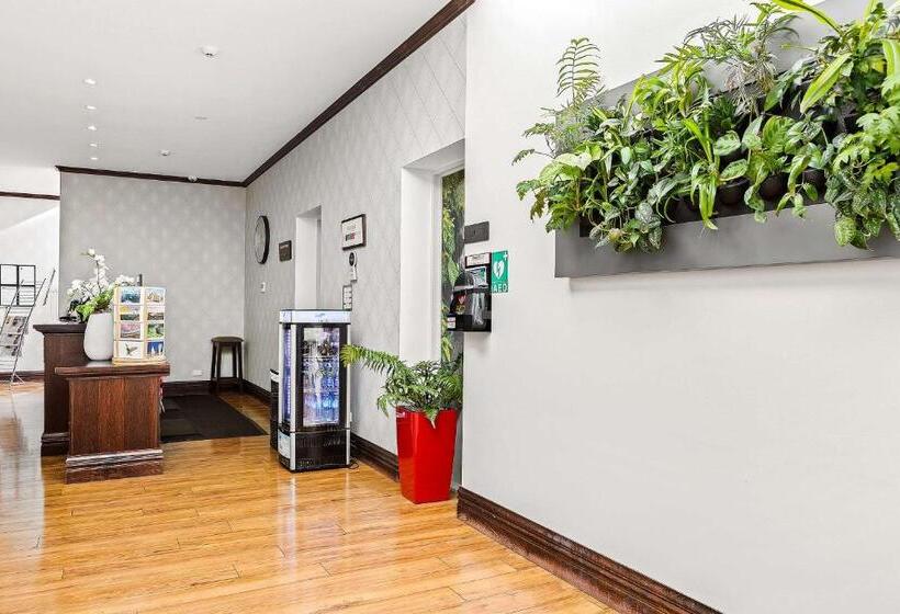 Elms Christchurch, Ascend Hotel Collection