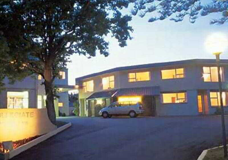 هتل Quality Inn Collegiate