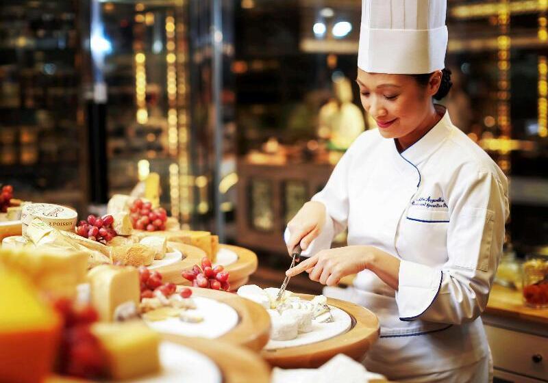 فندق Sofitel Philippine Plaza Manila