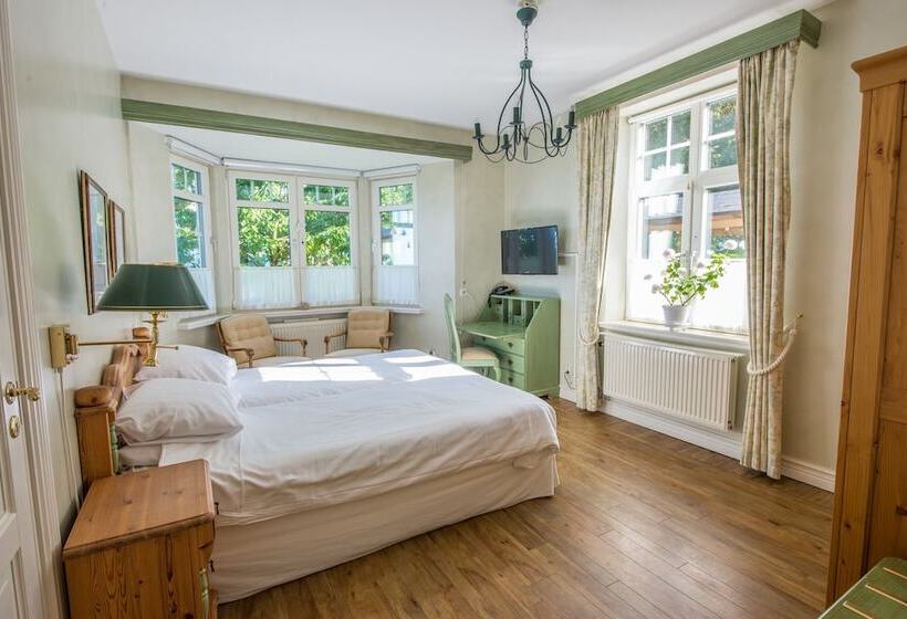 בית מלון כפרי Rusthållargården