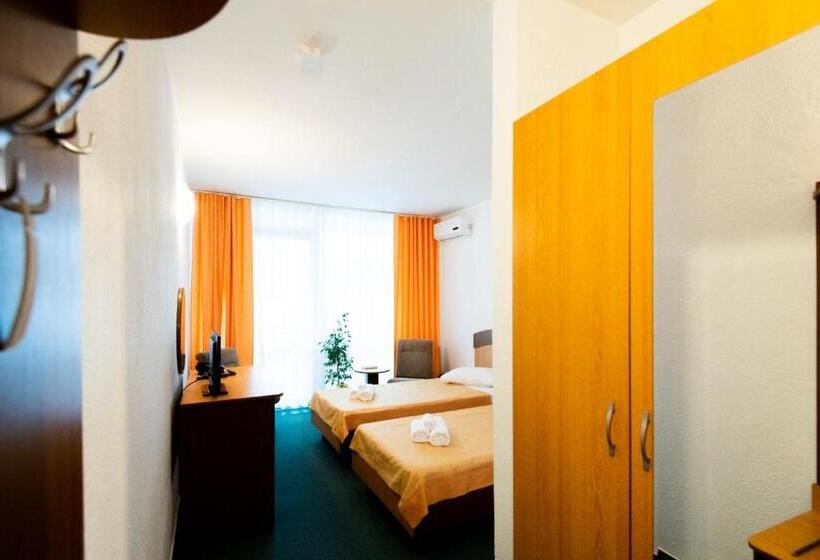 Hotel Siret Saturn