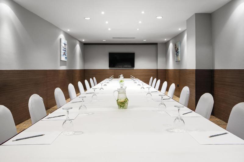 هتل Four Points By Sheraton Dar Es Salaam New Africa