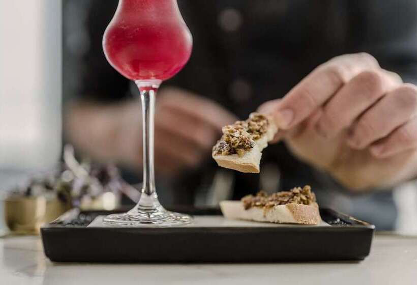 هتل Amway Grand Plazacurio Collection By Hilton