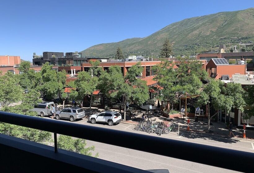 هتل Aspen Square Condominium
