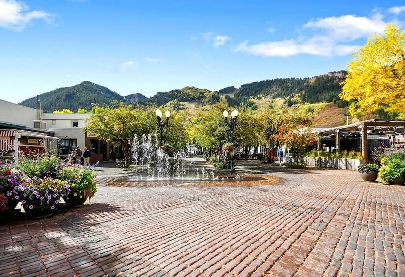 هتل Aspen Square Condominium