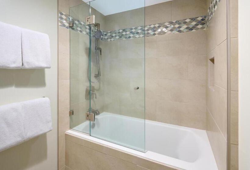 בית מלון כפרי Aston Waikiki Beach Tower