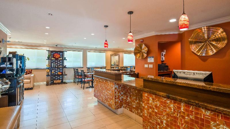 هتل Best Western Plus Airport Plaza