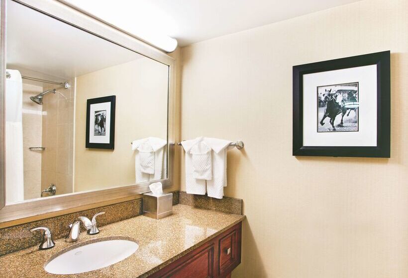 בית מלון כפרי Doubletree By Hilton Baltimore North Pikesville
