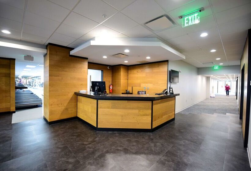 בית מלון כפרי Doubletree By Hilton Baltimore North Pikesville