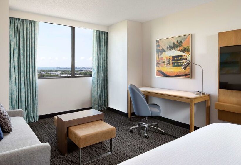 בית מלון כפרי Embassy Suites By Hilton Tampa Airport Westshore