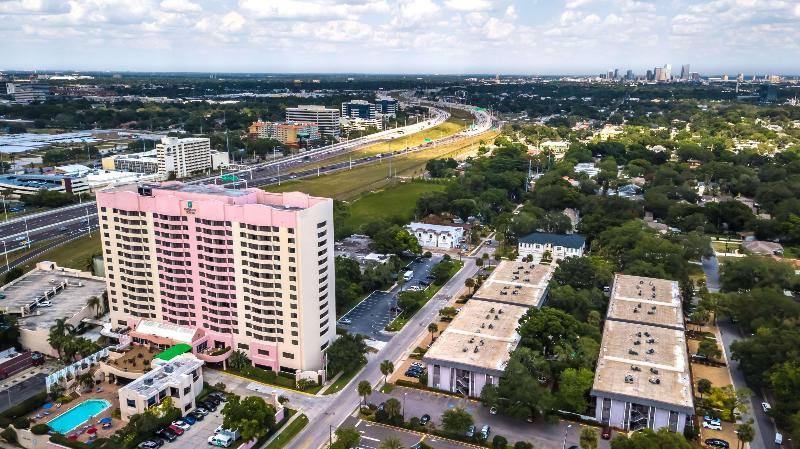 בית מלון כפרי Embassy Suites By Hilton Tampa Airport Westshore