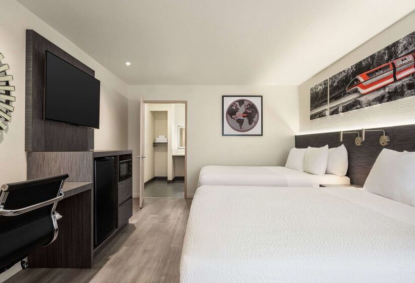 فندق Ramada By Wyndham Anaheim Convention Center