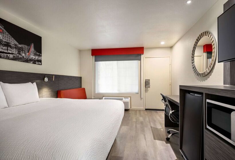 فندق Ramada By Wyndham Anaheim Convention Center