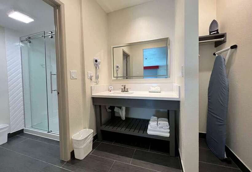 فندق Ramada By Wyndham Anaheim Convention Center