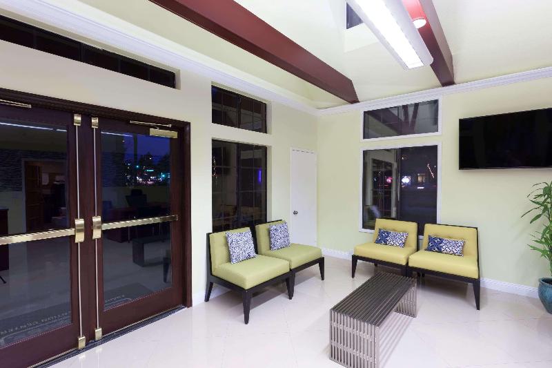 فندق Ramada By Wyndham Anaheim Convention Center