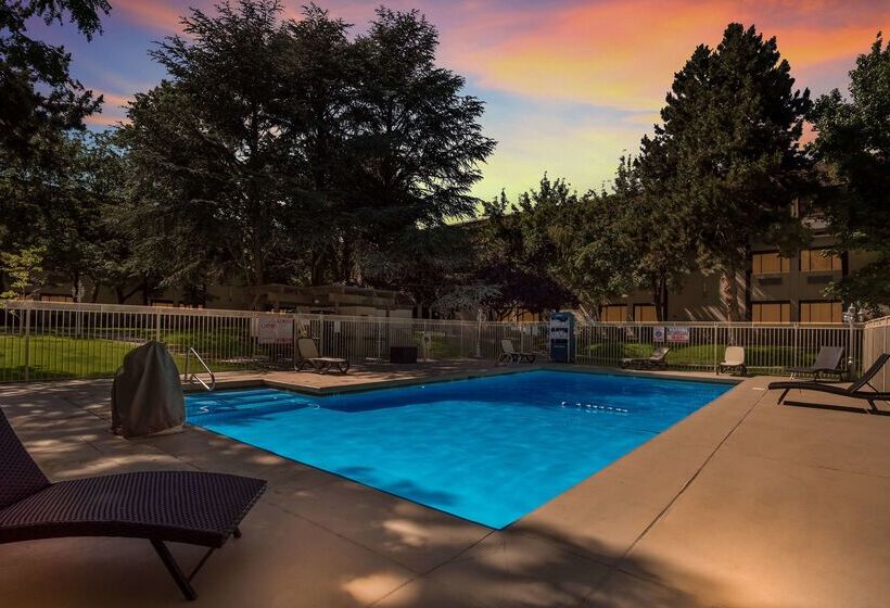 Surestay Plus Hotel By Best Western Reno Airport
