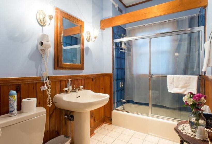 בית מלון כפרי The Coolidge Corner Guest House: A Brookline Bed And Breakfast