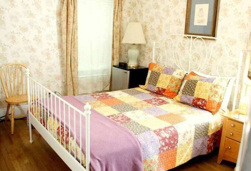 בית מלון כפרי The Coolidge Corner Guest House: A Brookline Bed And Breakfast