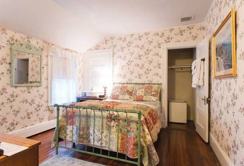 בית מלון כפרי The Coolidge Corner Guest House: A Brookline Bed And Breakfast