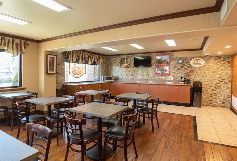 Мотель Super 8 By Wyndham Anaheim/disneyland Drive