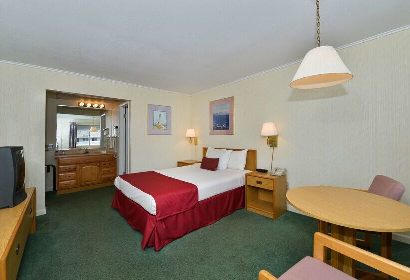 هتل Americas Best Value Inn Mackinaw City