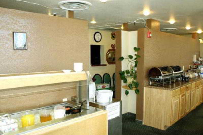 Отель Americas Best Value Inn Yuma Chilton Conference Center