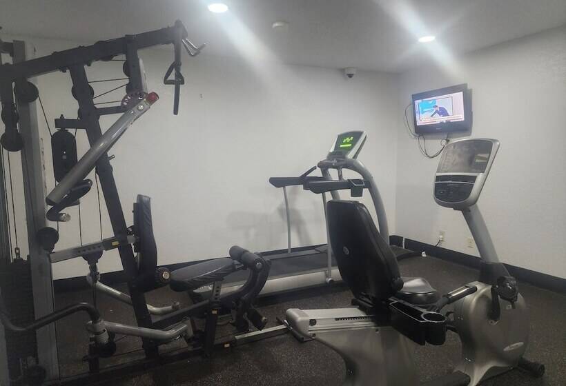 هتل Baymont By Wyndham Midland Airport