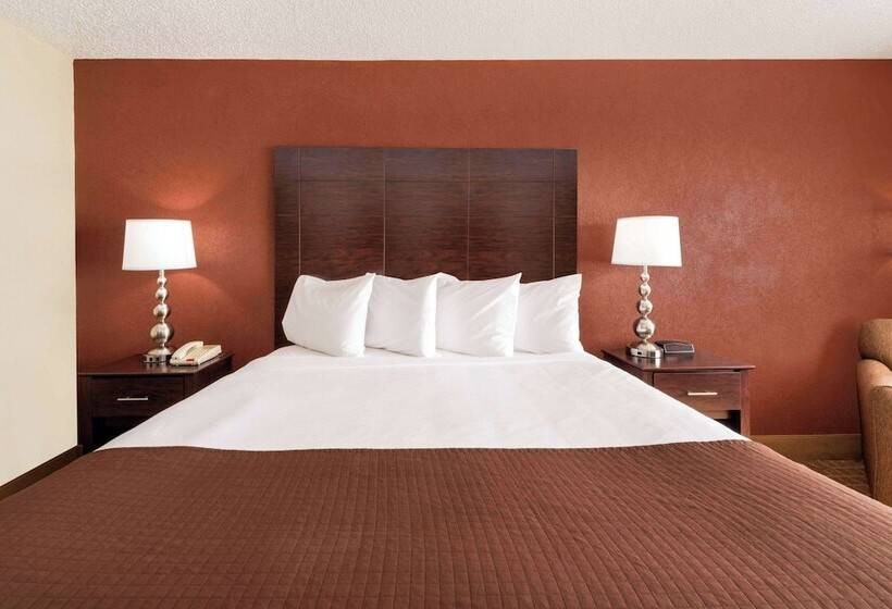 هتل Baymont By Wyndham Midland Airport