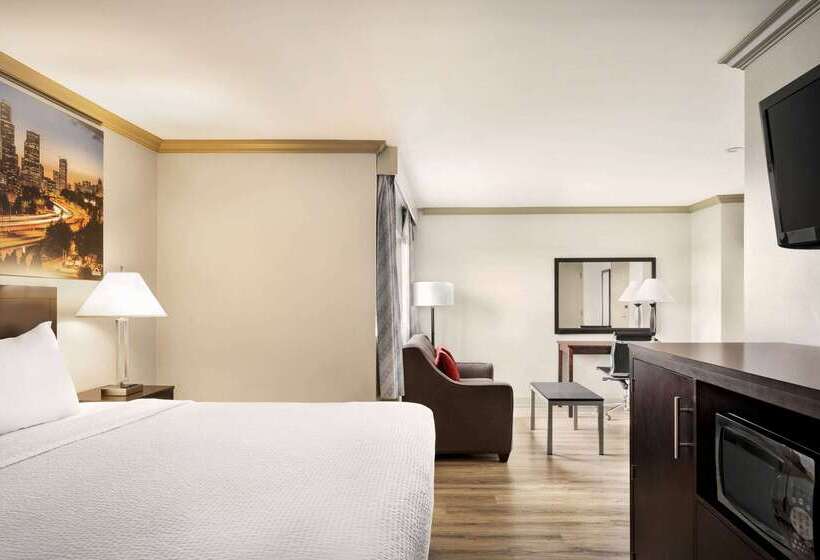 בית מלון כפרי Baymont By Wyndham Monterey Park