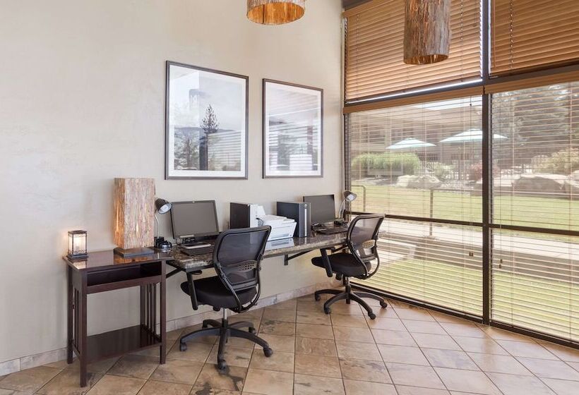 Отель Best Western Foothills Inn