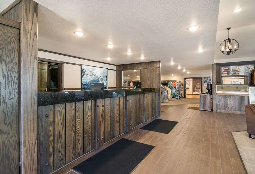 هتل Best Western Golden Spike Inn & Suites