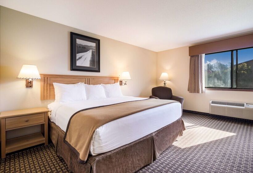 هتل Best Western Golden Spike Inn & Suites