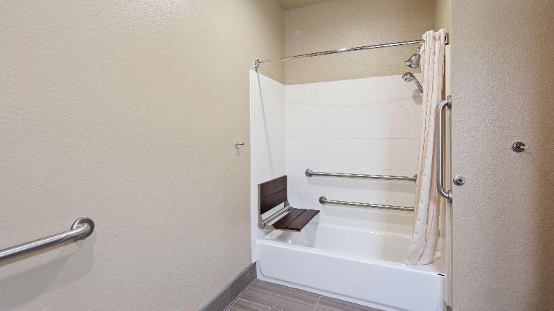 هتل Best Western Golden Spike Inn & Suites