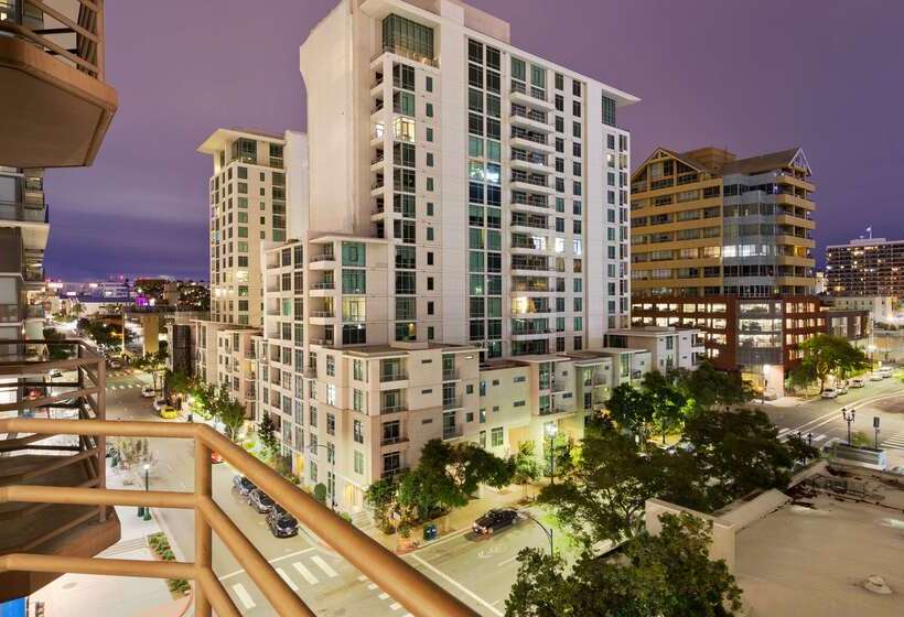 هتل Best Western Plus Bayside Inn