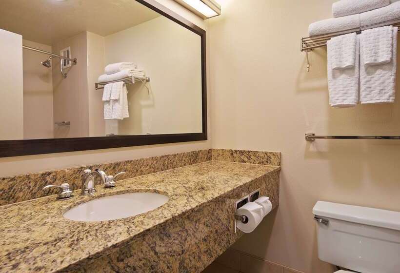 هتل Best Western Plus Bayside Inn