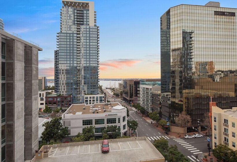 هتل Best Western Plus Bayside Inn