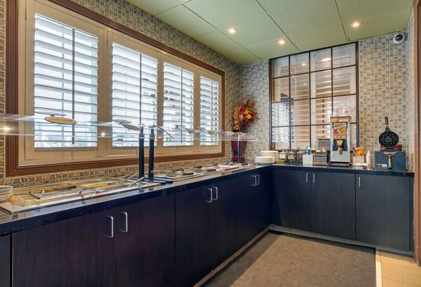 فندق Best Western Plus Brookside Inn