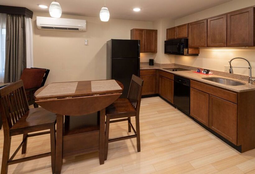 هتل Best Western Plus Clocktower Inn