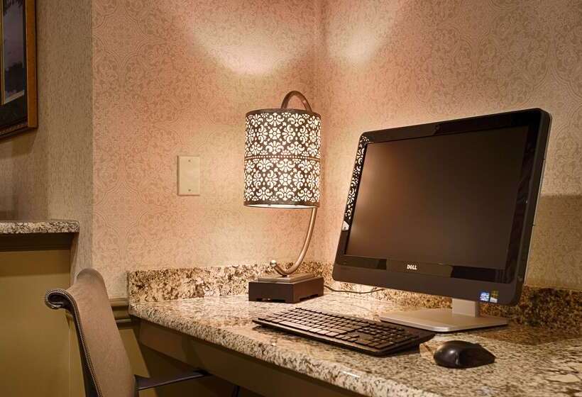 ホテル Best Western Plus Country Cupboard Inn