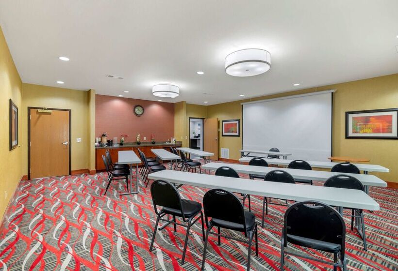 בית מלון כפרי Best Western Plus Denton Inn & Suites