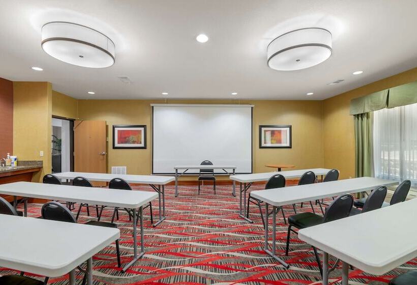 בית מלון כפרי Best Western Plus Denton Inn & Suites