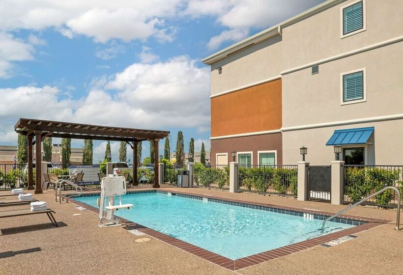 בית מלון כפרי Best Western Plus Denton Inn & Suites