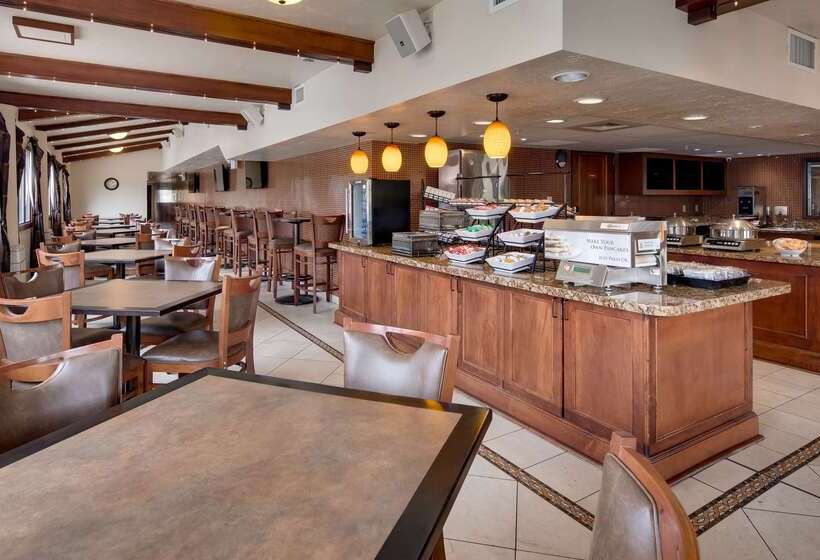 هتل Best Western Plus Greenwell Inn